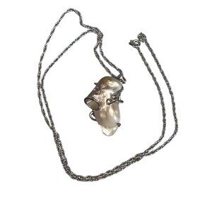 CLOSET CLEAR OUT!! Elegant Silver Pearl Necklace